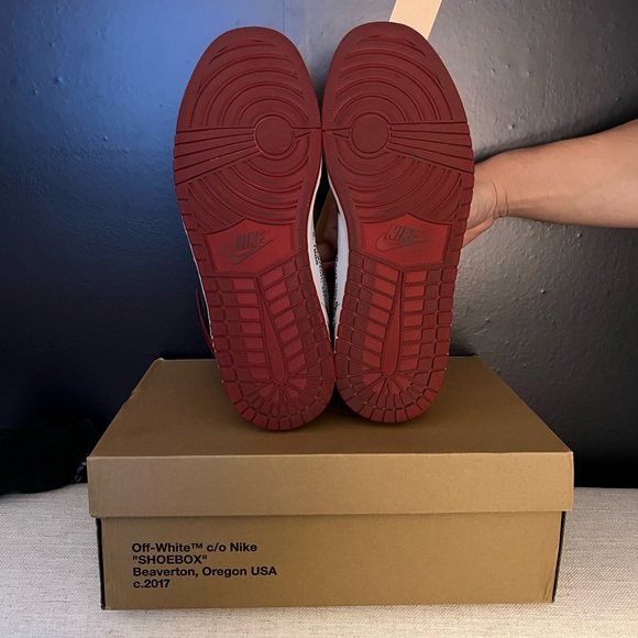 AJ1 Chicago Red White and Black - Picture 5 of 9